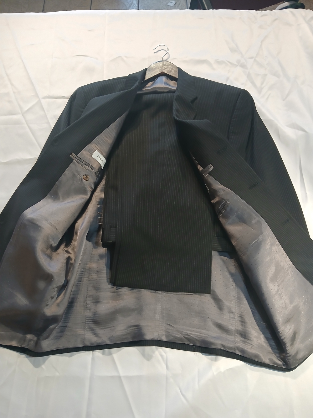 Calvin Klein Black Pinstripe 2 Piece Suit 39R Excellent Condition